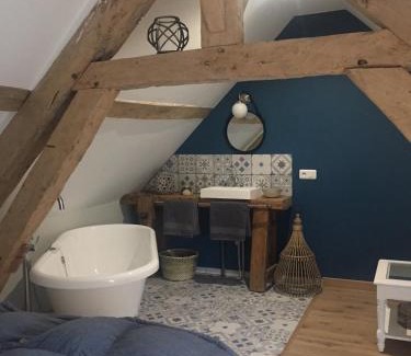 Mehers House | la grosse pierre