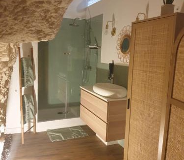 Cangey Apartment | La Grotte du Bonheur