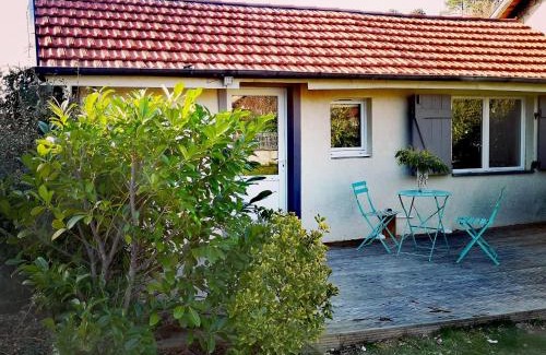 Sainte-Eulalie-en-Born Apartment | La Guirosse