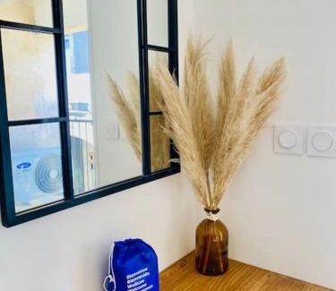 Quartier Administrations Apartment | La Halte Tendance - terrasse - clim