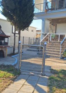 Paralia Mesis House | LA Home