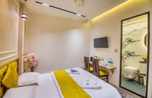 Kurla West Hotel | La Hotel Metro near BKC