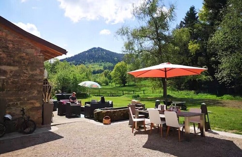 La Houssiere House | La Houssière House in the countryside. Ideal for families and friends. Pets welcome.