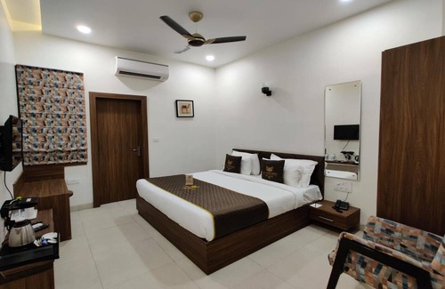 Aligarh Hotel | La Imperio Hotel