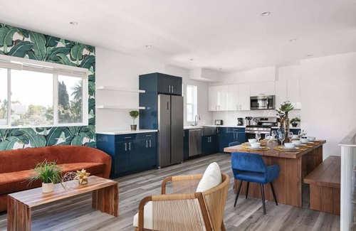 Historic Filipinotown House | LA Insta-Worthy Townhome +Prking