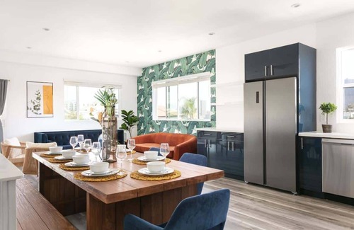 Historic Filipinotown House | LA Insta-Worthy Townhome +Prking