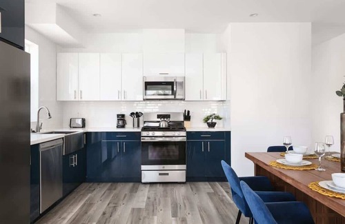 Historic Filipinotown House | LA Insta-Worthy Townhome +Prking