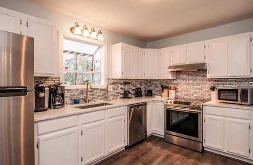 Tranquil Harbour House | La Isla Bonita by Oak Island Accommodations