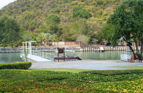 Sam Roi Yot Hotel | La Isla Pranburi Beach Resort