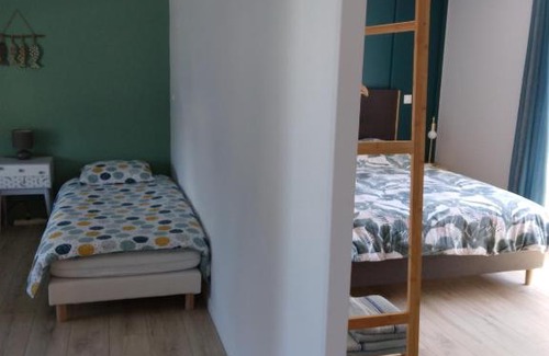 Le Cambout Bed & Breakfast | LA Jacarandière