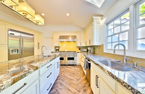 Country Club House | La Jolla Lifestyle With Private Pool, Spa, and Sport Court