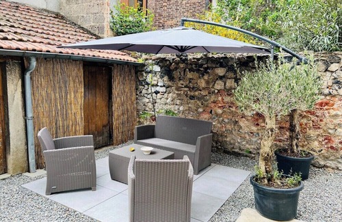 Montlucon Apartment | La Jungle d'Orient ~ Comfort ~ Bicycle garage