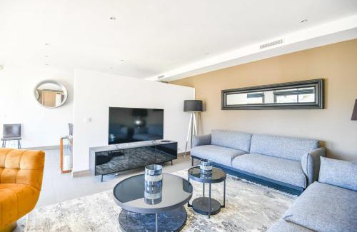 Roucas-Blanc Villa | La Kennedy - Villa vue mer avec piscine et parking