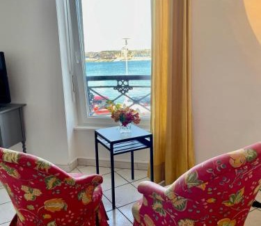 Camaret-sur-Mer Apartment | La Langouste ROUGE