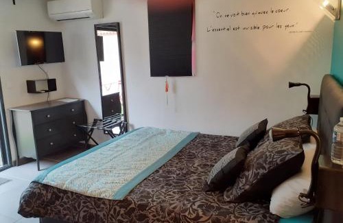 Le Luc Apartment | la lavande bleue