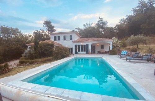 Le Luc Apartment | la lavande bleue