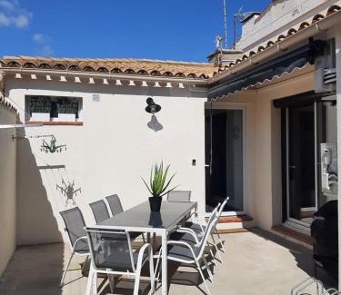 Leucate House | La Leucatine classée 4 étoiles, 2 chambres ,1 canapé convertible dans le salon et 2 salles d'eau