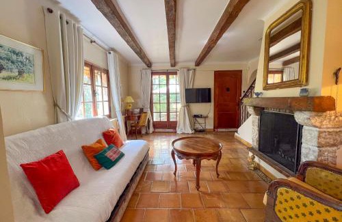 Le Tignet Villa | LA LEZARDIERE Villa for 6 By Sunset