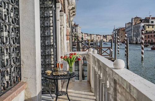 Cannaregio Apartment | La Loggia Grand Canal