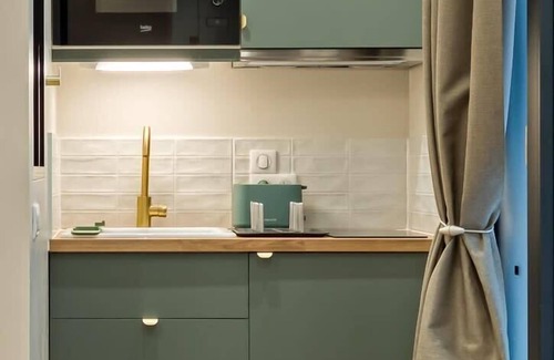 Quartier Vieux Marche-Cathedrale Apartment | La Love-Room d'Alice, balnéo et vidéo-projecteur !