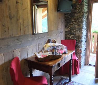 Brusson Bed & Breakfast | La Luge D'Antan Maison d'Hôtes & SPA