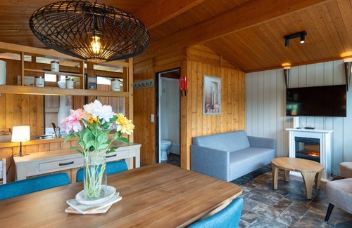 Hastiere Ski Chalet | La Lune Comfort 6p - Three Bedroom Chalet, Sleeps 6