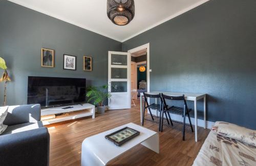 Grigny Apartment | La LYONNAISE - Climatisation - Proche Lyon et commodités, Transports, Tout équipé