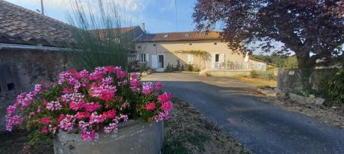 Ecuras Bed & Breakfast | La MÉSANGE BLEUE