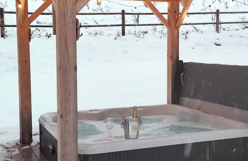 Saint-Bonnet-de-Condat House | La maison des volcans Cantal, pretty Auvergne house with jacuzzi