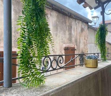 Roquefort-sur-Soulzon House | La Maison dans les remparts