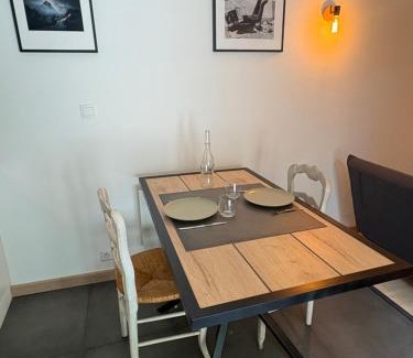 Cote Ouest Ormeaux Apartment | La Maison au fond du jardin
