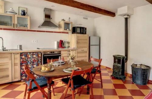 Caunes-Minervois House | La maison aux volets bleus