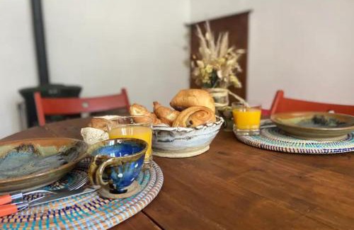 Caunes-Minervois House | La maison aux volets bleus