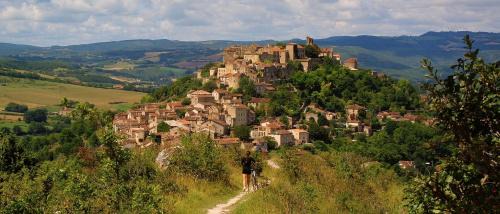 Le Riols House | La maison aux volets bleus