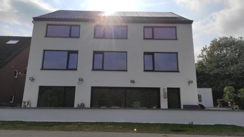 Hastiere Villa | la maison blanche a Hermeton sur Meuse