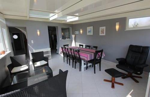 Bleriot-Plage Apartment | La Maison Blanche