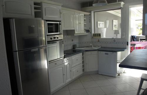 Bleriot-Plage Apartment | La Maison Blanche