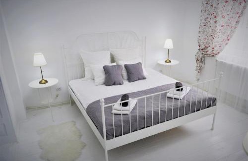 Alba Iulia House | La Maison Blanche