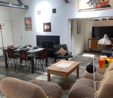 Noyers-sur-Serein House | La maison bleue