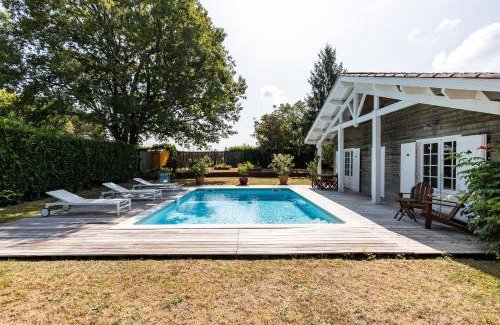 Saint-Aubin-de-Branne Apartment | La Maison Des Voyages