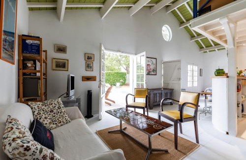 Saint-Aubin-de-Branne Apartment | La Maison Des Voyages