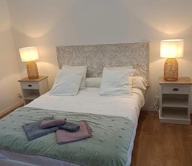 Conde-sur-Sarthe House | La Maison de Juliette maison entière avec garage et terrain