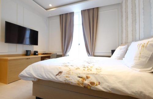 Mons Bed & Breakfast | La Maison de la Duchesse de la Vallière - Parking privé gratuit