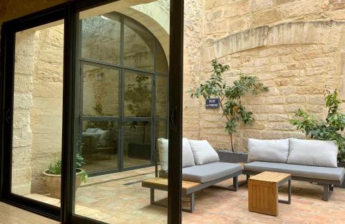 Mudaison House | La Maison de la Place - Charming house with swimming pool & exposed stone