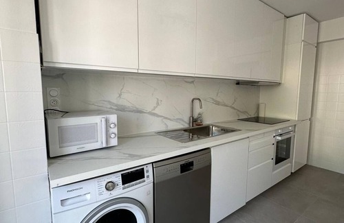 Ventabrun Apartment | La Maison de Louise: Appartement Rénové, Élégant, Central, Mer & Plages Proches!