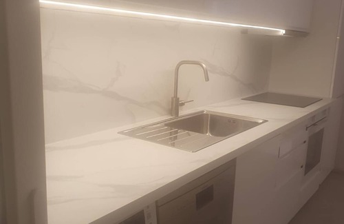 Ventabrun Apartment | La Maison de Louise: Appartement Rénové, Élégant, Central, Mer & Plages Proches!