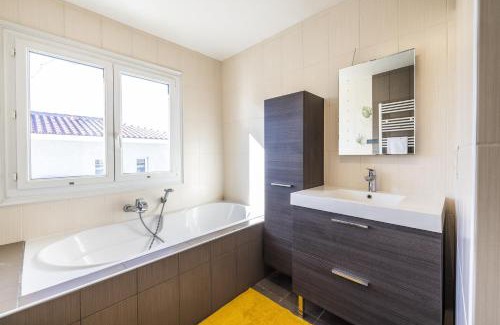 Saint-Nazaire House | La maison de Parrain - A proximité des plages