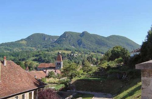 Salins-les-Bains Apartment | La maison de poupet