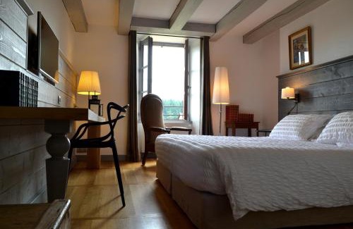 Auriac House | La Maison Des Jardins