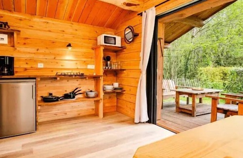 Locmaria-Berrien Ski Chalet | La maison des mineurs - 2 rooms - no bathroom 4 people